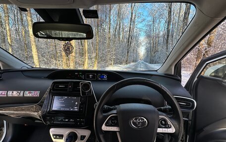 Toyota Prius IV XW50, 2016 год, 1 700 000 рублей, 12 фотография