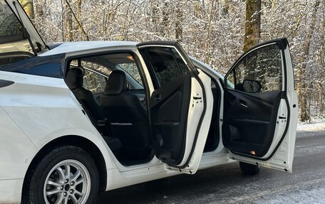 Toyota Prius IV XW50, 2016 год, 1 700 000 рублей, 10 фотография