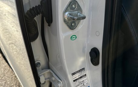 Toyota Prius IV XW50, 2016 год, 1 700 000 рублей, 18 фотография