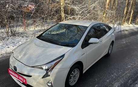 Toyota Prius IV XW50, 2016 год, 1 700 000 рублей, 8 фотография