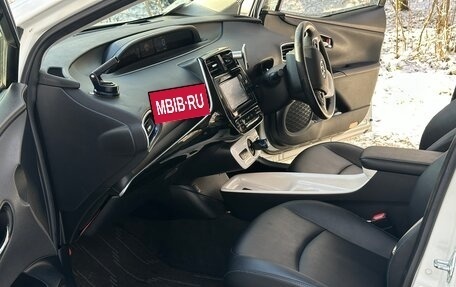 Toyota Prius IV XW50, 2016 год, 1 700 000 рублей, 24 фотография