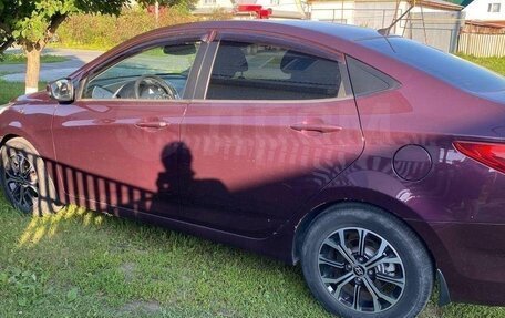 Hyundai Solaris II рестайлинг, 2011 год, 750 000 рублей, 2 фотография