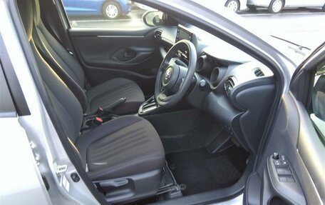 Toyota Yaris, 2020 год, 1 650 000 рублей, 11 фотография