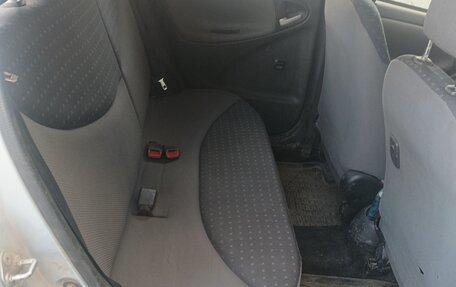 Toyota Vitz, 2003 год, 200 000 рублей, 3 фотография