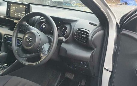 Toyota Yaris, 2020 год, 1 650 000 рублей, 15 фотография