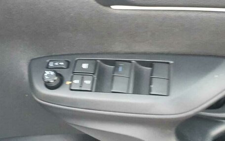 Toyota Yaris, 2020 год, 1 650 000 рублей, 14 фотография