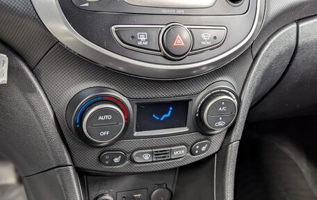 Hyundai Solaris II рестайлинг, 2015 год, 999 000 рублей, 21 фотография