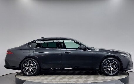 BMW 5 серия, 2025 год, 9 890 000 рублей, 2 фотография