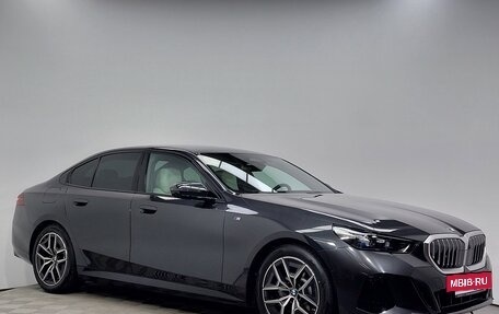 BMW 5 серия, 2025 год, 9 890 000 рублей, 6 фотография