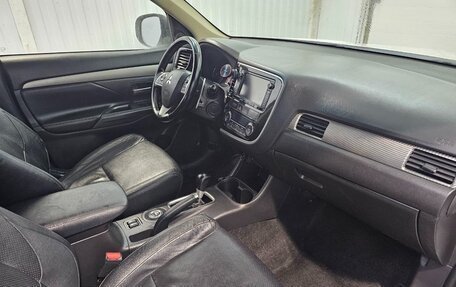 Mitsubishi Outlander III рестайлинг 3, 2014 год, 1 450 000 рублей, 12 фотография