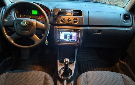 Skoda Fabia II, 2011 год, 550 000 рублей, 10 фотография