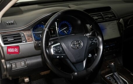 Toyota Camry, 2017 год, 2 170 000 рублей, 5 фотография