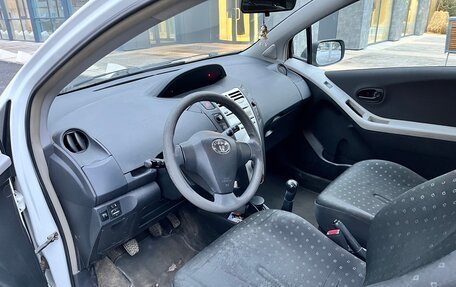 Toyota Yaris III рестайлинг, 2008 год, 399 000 рублей, 13 фотография