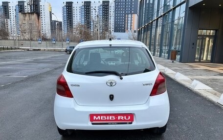 Toyota Yaris III рестайлинг, 2008 год, 399 000 рублей, 2 фотография