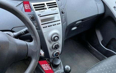 Toyota Yaris III рестайлинг, 2008 год, 399 000 рублей, 15 фотография