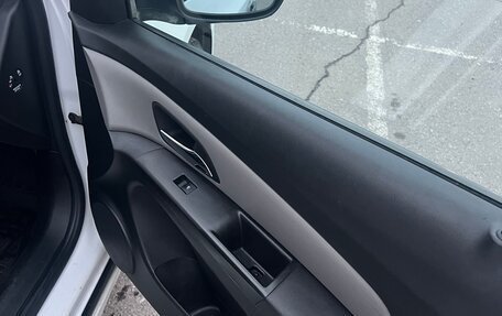 Chevrolet Cruze II, 2011 год, 700 000 рублей, 16 фотография