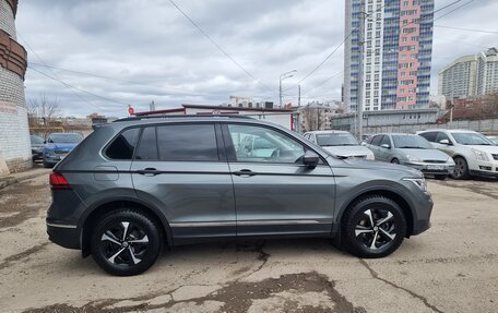 Volkswagen Tiguan II, 2021 год, 2 300 000 рублей, 3 фотография