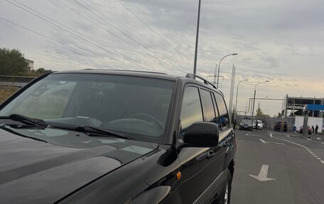 Toyota Land Cruiser 100 рестайлинг 2, 2006 год, 2 000 000 рублей, 8 фотография