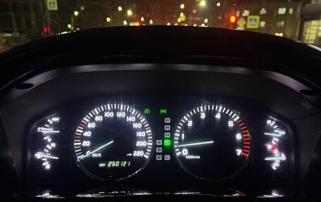 Toyota Land Cruiser 100 рестайлинг 2, 2006 год, 2 000 000 рублей, 16 фотография