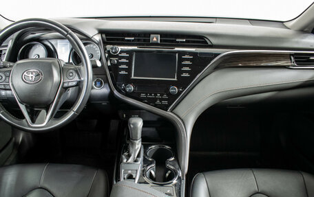 Toyota Camry, 2020 год, 3 320 000 рублей, 11 фотография