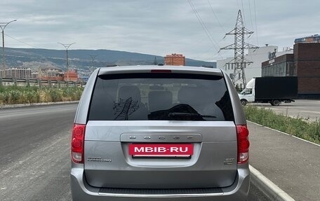 Dodge Caravan V, 2016 год, 2 300 000 рублей, 5 фотография