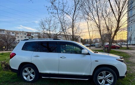 Toyota Highlander III, 2011 год, 2 800 000 рублей, 4 фотография