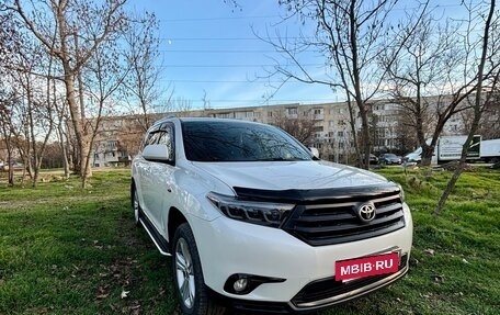 Toyota Highlander III, 2011 год, 2 800 000 рублей, 2 фотография