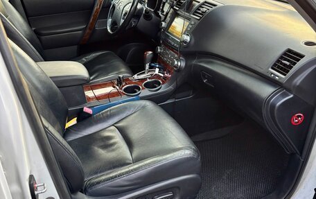 Toyota Highlander III, 2011 год, 2 800 000 рублей, 22 фотография