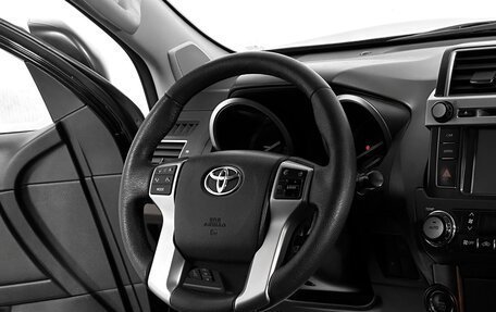 Toyota Land Cruiser Prado 150 рестайлинг 2, 2014 год, 3 497 000 рублей, 6 фотография