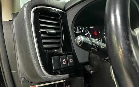 Mitsubishi Outlander III рестайлинг 3, 2014 год, 1 488 000 рублей, 11 фотография