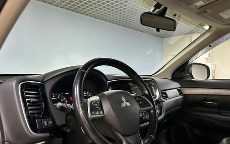 Mitsubishi Outlander III рестайлинг 3, 2014 год, 1 488 000 рублей, 10 фотография