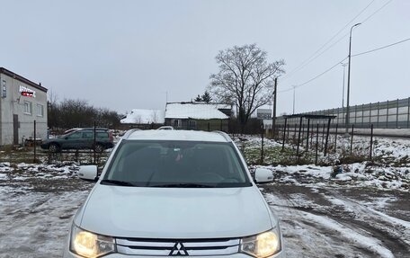 Mitsubishi Outlander III рестайлинг 3, 2014 год, 1 380 000 рублей, 1 фотография