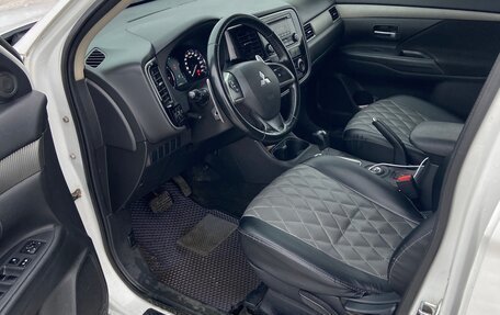 Mitsubishi Outlander III рестайлинг 3, 2014 год, 1 380 000 рублей, 10 фотография