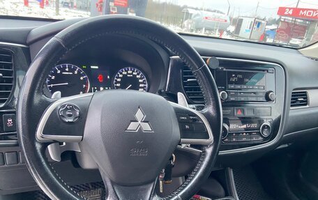 Mitsubishi Outlander III рестайлинг 3, 2014 год, 1 380 000 рублей, 15 фотография