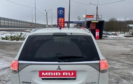 Mitsubishi Outlander III рестайлинг 3, 2014 год, 1 380 000 рублей, 6 фотография