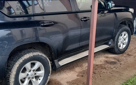 Toyota Land Cruiser Prado 150 рестайлинг 2, 2011 год, 3 000 000 рублей, 2 фотография