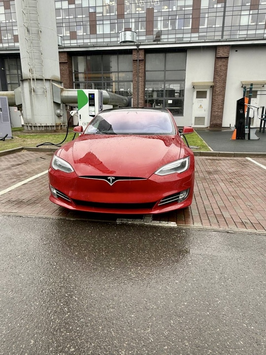 Tesla Model S I рестайлинг, 2017 год, 2 500 000 рублей, 4 фотография