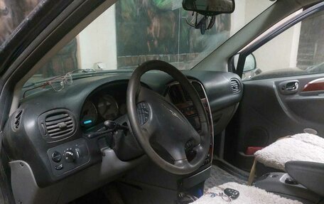 Chrysler Town & Country IV, 2004 год, 495 000 рублей, 1 фотография