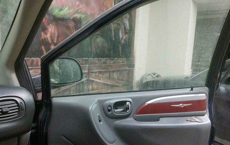 Chrysler Town & Country IV, 2004 год, 495 000 рублей, 3 фотография