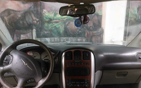 Chrysler Town & Country IV, 2004 год, 495 000 рублей, 2 фотография