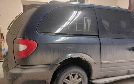 Chrysler Town & Country IV, 2004 год, 495 000 рублей, 15 фотография