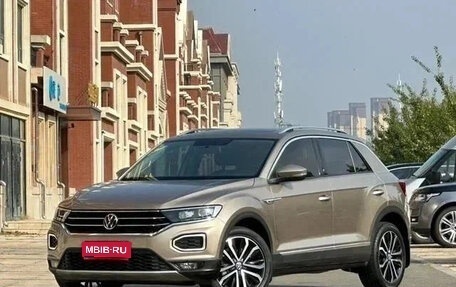 Volkswagen T-Roc I, 2021 год, 1 800 000 рублей, 1 фотография