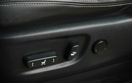 Toyota Land Cruiser Prado 150 рестайлинг 2, 2014 год, 3 199 000 рублей, 12 фотография