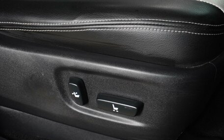 Toyota Land Cruiser Prado 150 рестайлинг 2, 2014 год, 3 199 000 рублей, 13 фотография