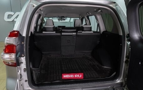 Toyota Land Cruiser Prado 150 рестайлинг 2, 2014 год, 3 199 000 рублей, 26 фотография