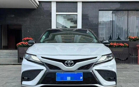 Toyota Camry, 2022 год, 2 390 000 рублей, 2 фотография