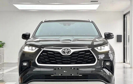 Toyota Highlander, 2022 год, 3 800 000 рублей, 2 фотография