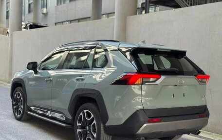 Toyota RAV4, 2022 год, 2 770 000 рублей, 3 фотография