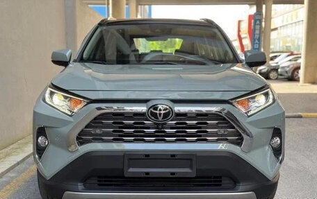 Toyota RAV4, 2022 год, 2 770 000 рублей, 2 фотография