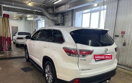 Toyota Highlander III, 2014 год, 3 000 000 рублей, 2 фотография
